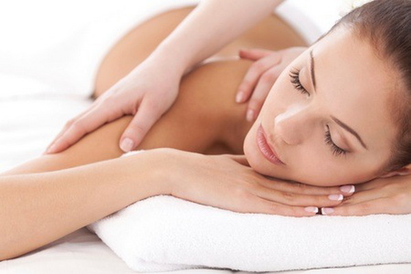 lady receiving a massage as part of a Pamper Package